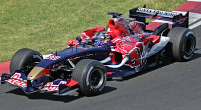 Scott Speed im STR1: der erste Bolide der Scuderia Toro Rosso anno 2006