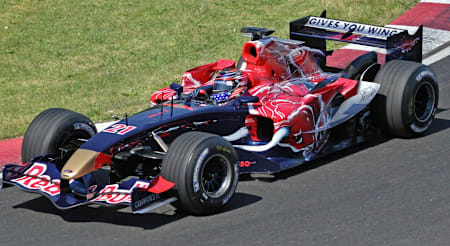 Scott Speed im STR1: der erste Bolide der Scuderia Toro Rosso anno 2006
