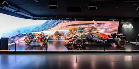 LED Wand mit Honda Repsol und RB 19