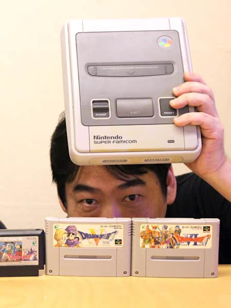 最新作『ドラゴンクエストXI』発売を記念して中古「ドラクエ」カセット  