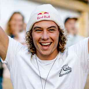 Lennart Neubauer celebrates first place at the 2024 Freestyle Pro Tour Final “Michalis Mavrogiannopoulos" in Naxos, Greece.