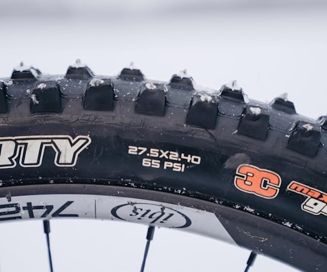 tubeless studded bike tires