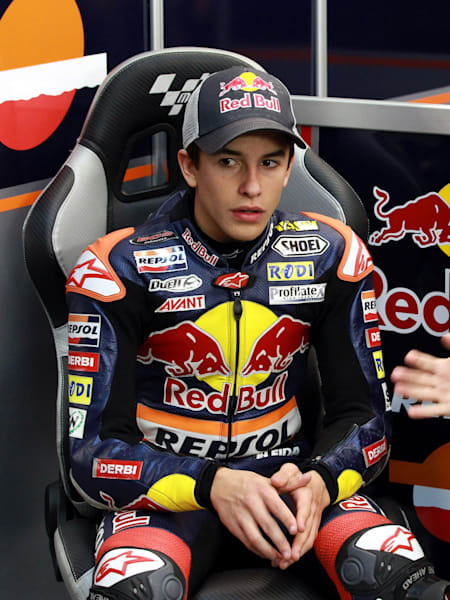 Aki Ajo and Marc Márquez discuss matters at the 2010 Portuguese Grand Prix.