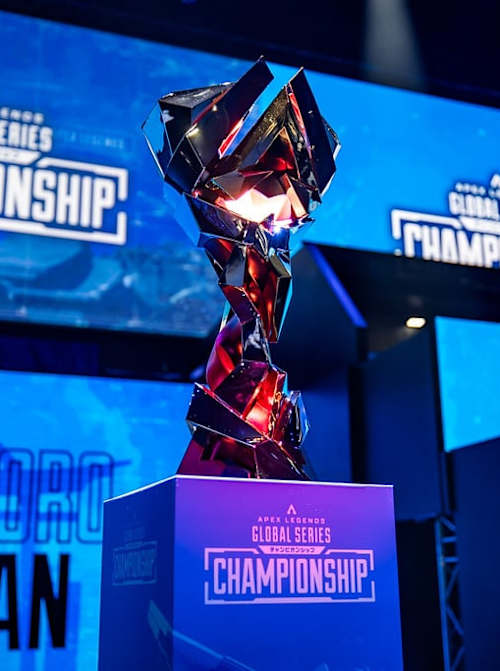 Bild zeigt den Pokal der Apex Legends Global Series - Championship