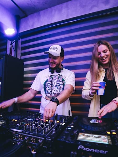 Odigraj DJ igricu i osvoji kućni party za ekipu!