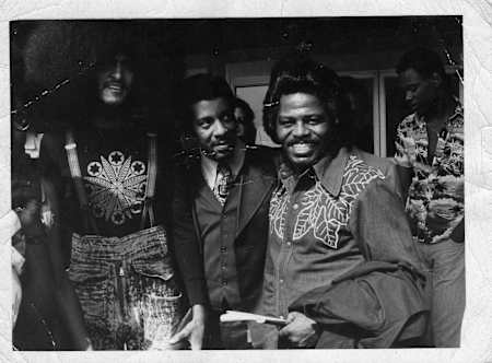 Nelson (à esquerda) em 1978, recebendo James Brown (à direita) no Brasil