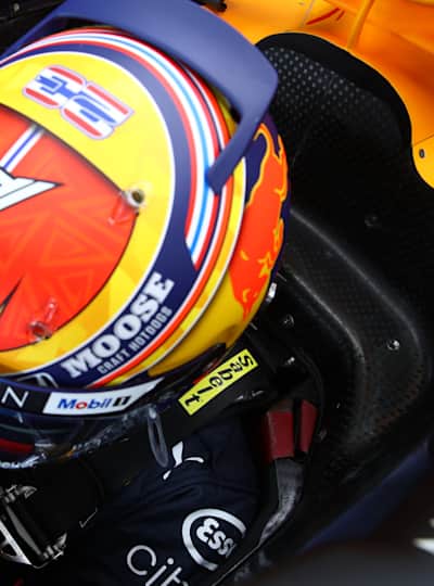 F1の安全性とは ドライバーを守る安全装備とマシン構造を知る レッドブル レーシング