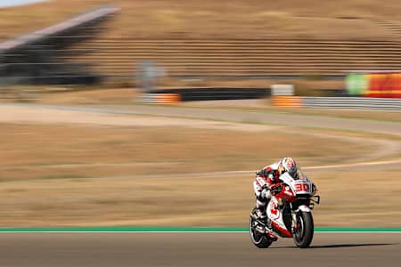 El piloto japonés Takaaki Nakagami rueda por el circuito del Gran Premio de Aragón de MotoGP 2020.