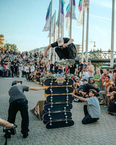 Maxim Habanec mit Airtime und großer Crowd - bis zur, und auf, der Brücke