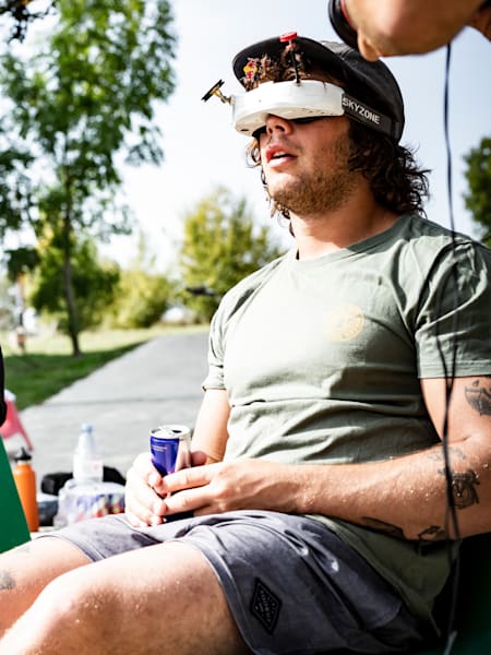 Tom Panaiva and Jules Charraud experience VR