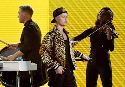 Justin Bieber mit Jack U bei den Grammys