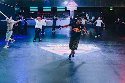 B-Boy Ken Swift leads a high-energy Foundation Workshop at Red Bull Beat Riders in Budapest, Hungary, on 30 July 2026, with dancers practising breaking moves on the floor