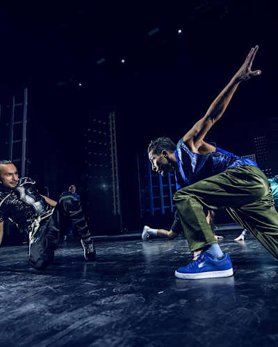 Trailer officiel du Red Bull Flying Illusion 2016 en tournée en France.