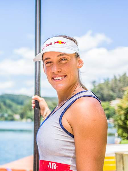 Antonia y Melita Abraham vistas durante un entrenamiento en San Pedro de la Paz, Biobío, Chile el 4 de enero de 2022.