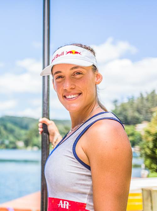 Antonia y Melita Abraham vistas durante un entrenamiento en San Pedro de la Paz, Biobío, Chile el 4 de enero de 2022.