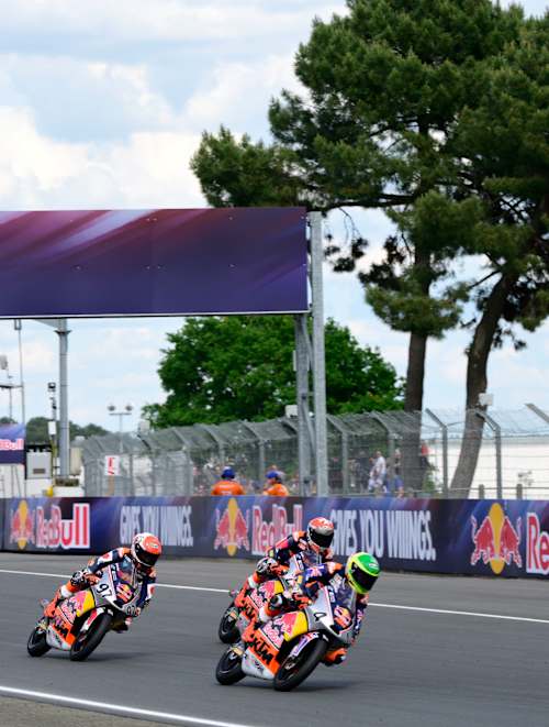 Sullivan Mounsey leading Race 1 in Le Mans 2026
