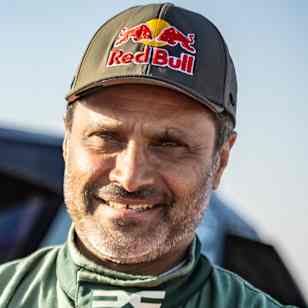 Nasser Al-Attiyah, del equipo Dacia Sandriders, antes del Rally Du Maroc 2024 en Marakech, Marruecos, el 4 de octubre de 2024.
