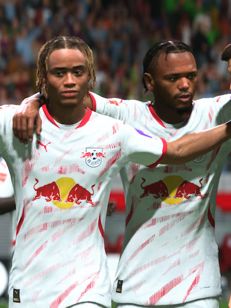 Vier Spieler von RB Leipzig bejubeln in FC 25 ein Tor.