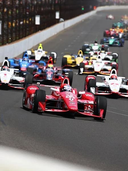La consueta bagarre nella spettacolare Indy 500