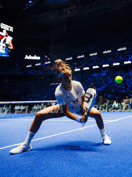 Beatriz González returns the ball during the final round of the Comunidad de Madrid Premier Padel P1 2025 in Madrid, Spain, on 7 September 2025