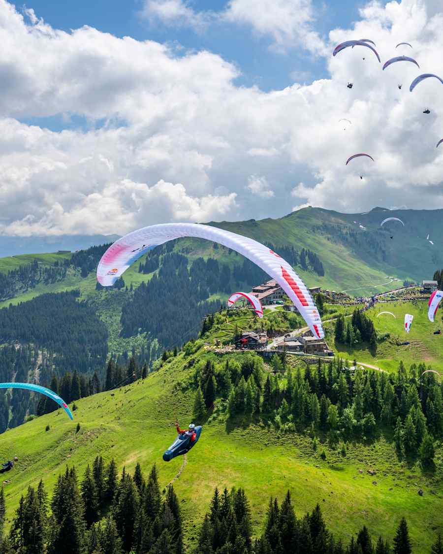 作品名【レッドブル X-Alps】｜世界で最も過酷なアドベンチャーレース