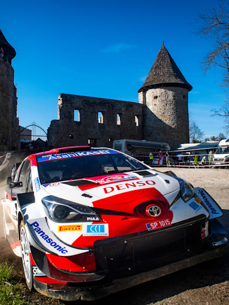 Le champion du monde de rallye Sébastien Ogier roule sur le parcours du Rallye de Croatie près de Zagreb. Découvrez notre sélection des meilleures vidéos de rallye WRC.
