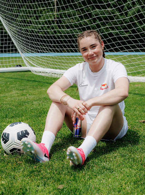 Olivia Moultrie drives forward for the Portland Thorns 