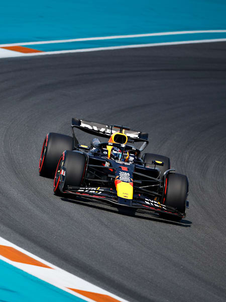 Max Verstappen roule au volant de sa monoplace lors du Grand Prix de Miami de Formule 1.