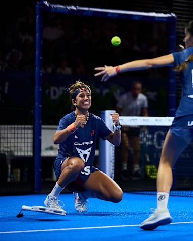 Beatriz González celebrates an epic win at the Premier Padel GNP Major in Acapulco, Mexico on November 30, 2025