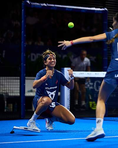 Beatriz González celebrates an epic win at the Premier Padel GNP Major in Acapulco, Mexico on November 30, 2025