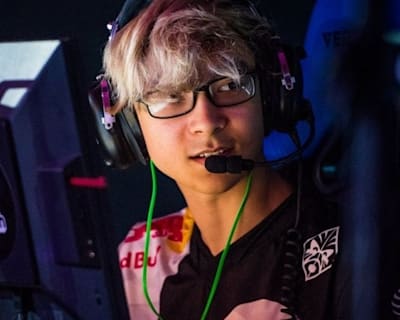 TenZ plays CS:GO at the Blast Pro Series