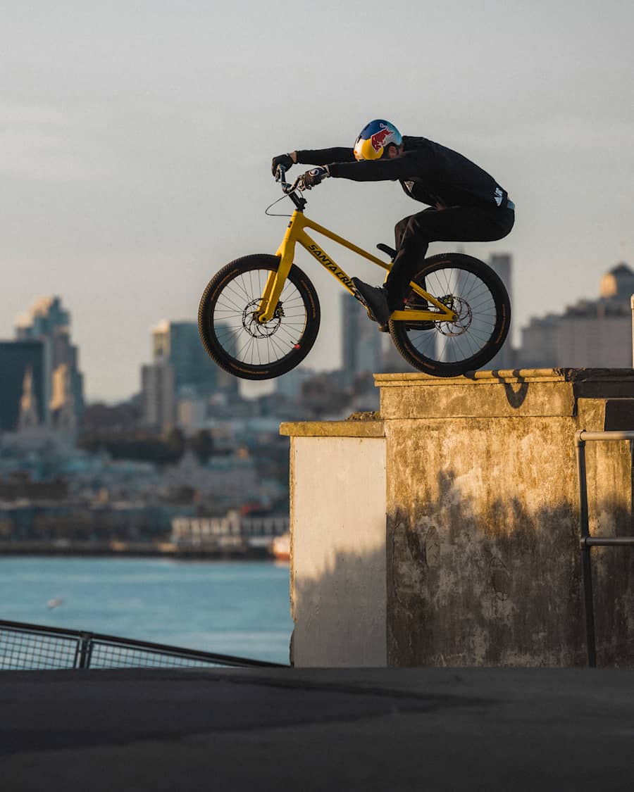 Red bull mountain bike danny macaskill on sale
