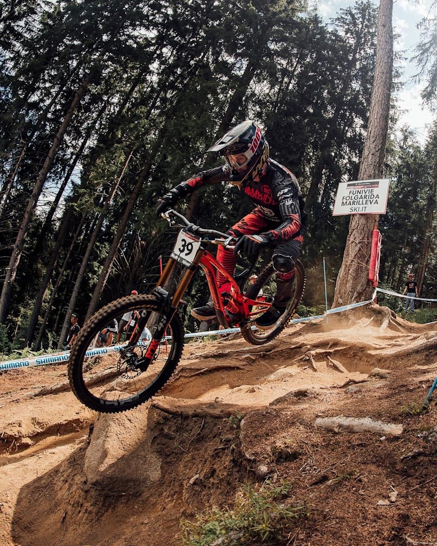 downhill mtb riders