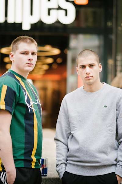 Jugo Ürdens & EINFACHSO beim Shoppen