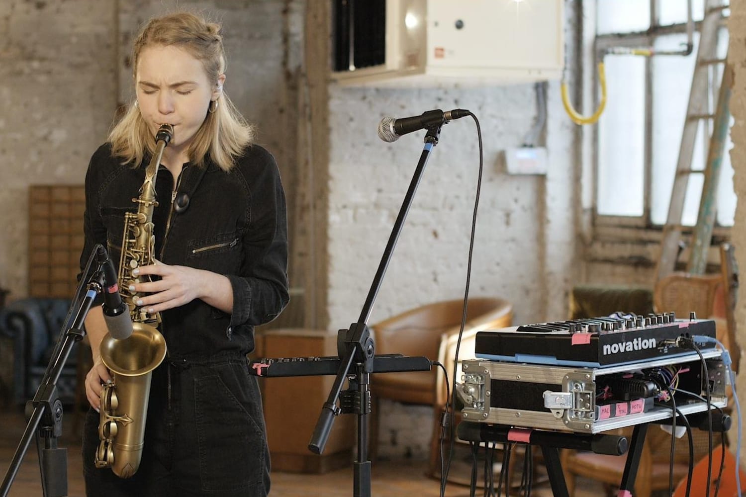 Laura Misch Sesión En Exclusiva Con Saxofón 
