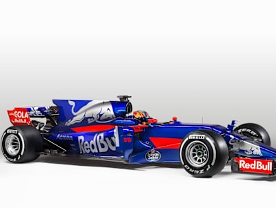 新たなカラーリングを纏ったSTR12とカルロス・サインツ