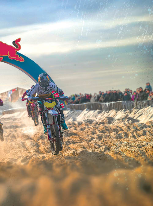 Joue et tente de gagner tes places pour les meilleurs événements de sports mécaniques de 2026 avec Red Bull Tous-Terrains.