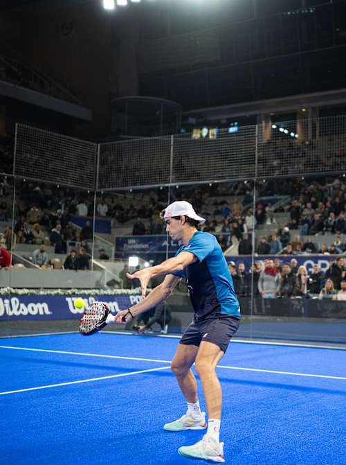 Juan Lebrón aus Spanien beim Aufwärmen vor dem Greenweez Paris Major im Roland-Garros-Stadion in Paris, Frankreich, am 5. Oktober 2024.
