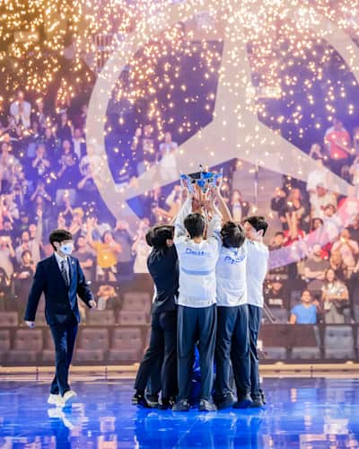 LCK Poised to Lift Worlds 2022 Trophy After 2 Years