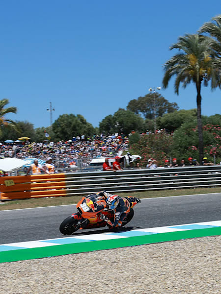 Les plus belles photos de la mi-saison MotoGP 2017. Bradley Smith sur sa KTM au MotoGP d'Espagne.