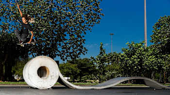 Sergio Santoro step up ollie to indy grab in Brazil