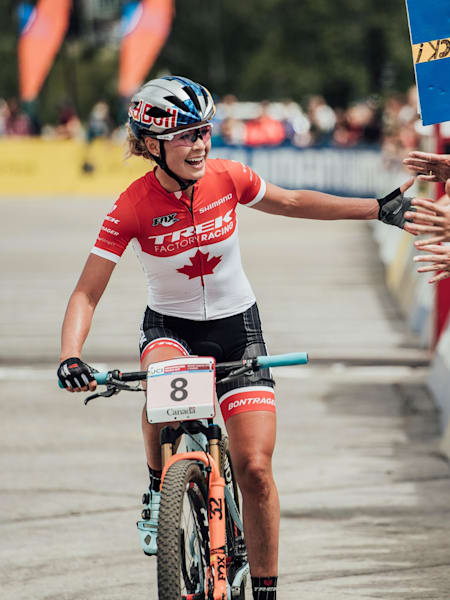 La Coupe du Monde UCI de VTT 2019 va bientôt commencer. Emily Batty à Mont-Saint-Anne en 2018.