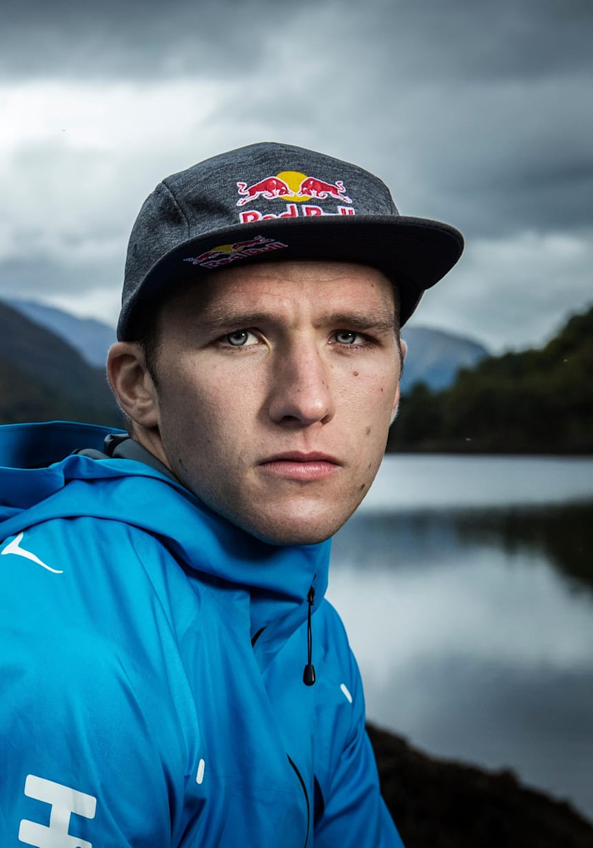 cleaning sneakers with baking soda