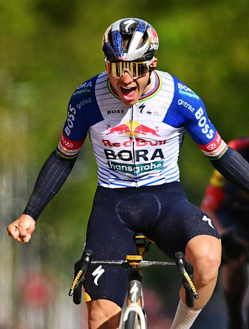 Remco Evenepoel gewinnt das Amstel Gold Race.
