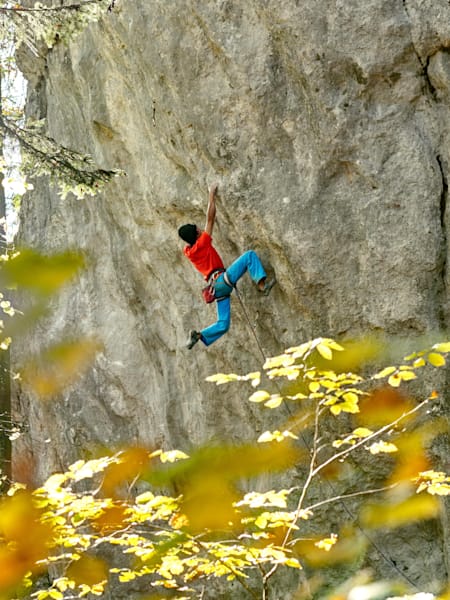 Le grimpeur autrichien David Lama escalade la voie côtée 9a de "Kraftplatzl" en Autriche.