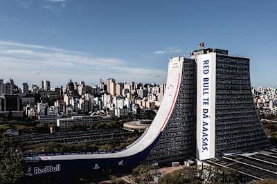 Sandro Dias visto durante el Red Bull Building Drop en Porto Alegre, Brasil, el 07 de septiembre de 2025.