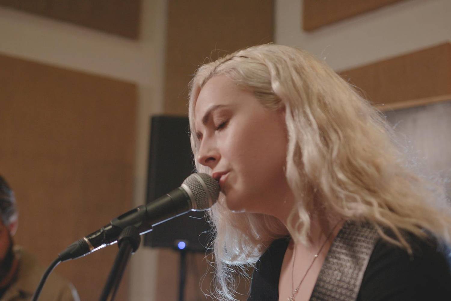 iiola performs Don’t Shut Me Up and Chewing Gum