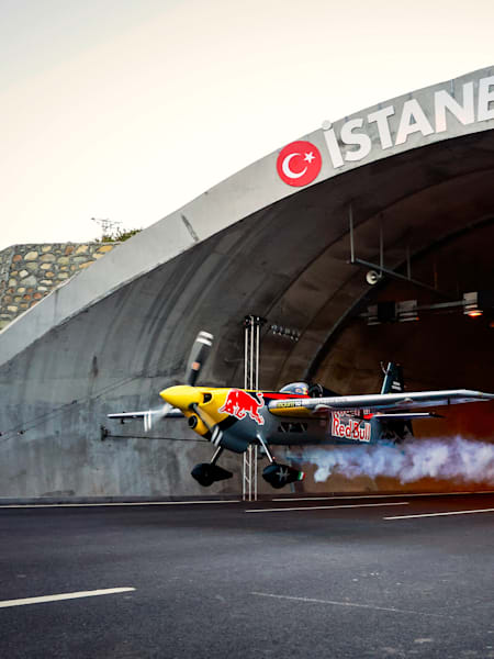 Dario Costa volando a través de los túneles Çatalca en Estambul, Turquía, el 4 de septiembre de 2021.