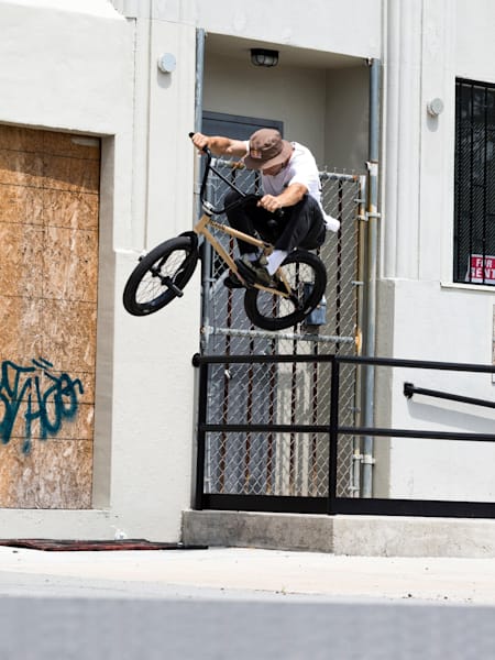 Anthony Perrin pose des tricks à Philadelphie BMX Vidéo