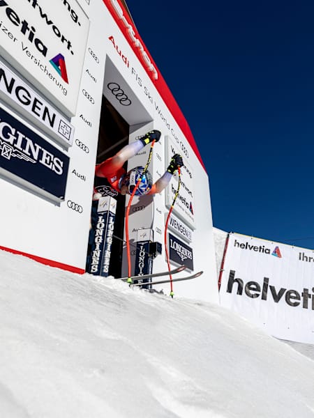 Marco Odermatt am Start der Lauberhornabfahrt 2025.